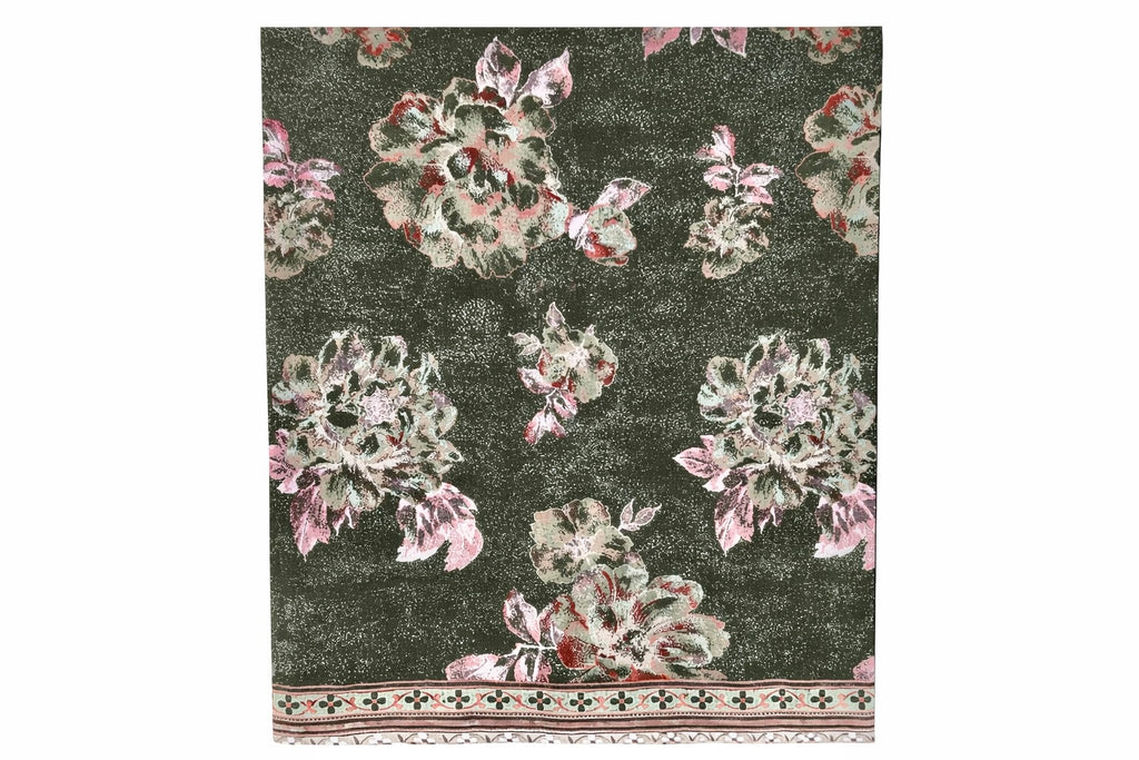 15 White and Dark Green Linen Bedsheet